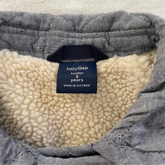 Baby Gap Quilted chambray with Sherpa lining. Toddler girl size 4 - Picture 3 of 9